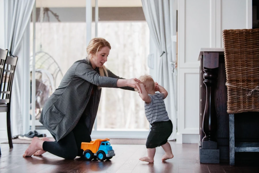 How to Reduce Back Pain When Lifting Toddlers (1)