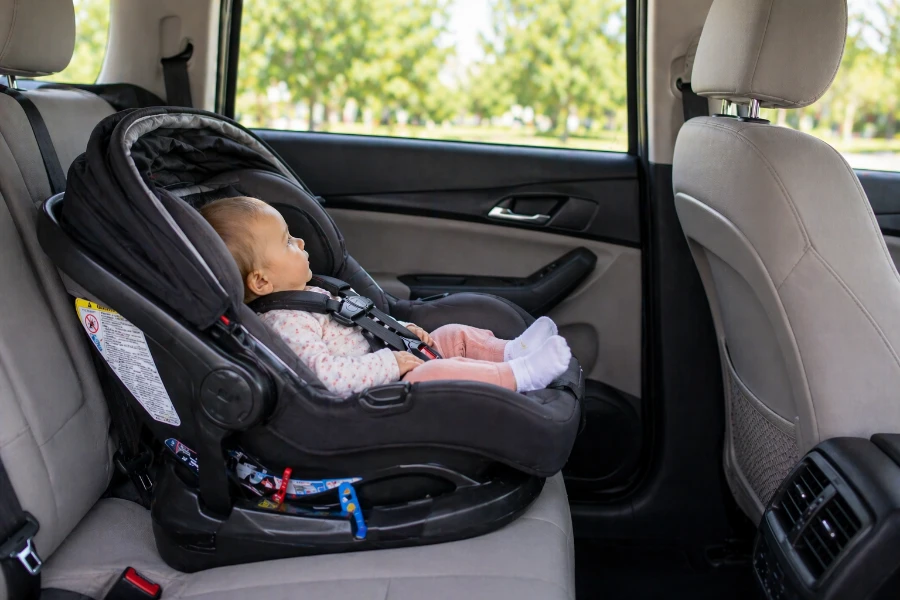 rear facing vs forward facing car seat safety guidelines (2)