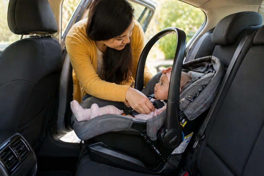 rear facing vs forward facing car seat safety guidelines (3)
